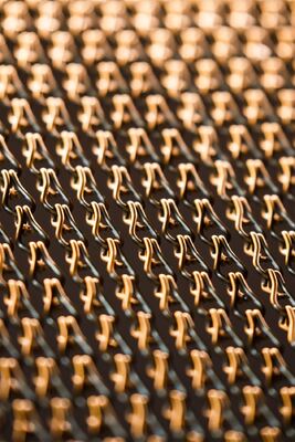 پرده زنجير آلومينيومي 12x24 ميلي متر با 60 درصد مساحت باز و قطر 1.2 ميلي متر براي حفاظت از حشرات