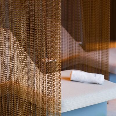 توری زنجیری آلومینیومی بادوام با قطر سیم 1.2 میلی‌متر و 60% سطح باز برای تهویه بهینه و قلاب 12x24 میلی‌متری