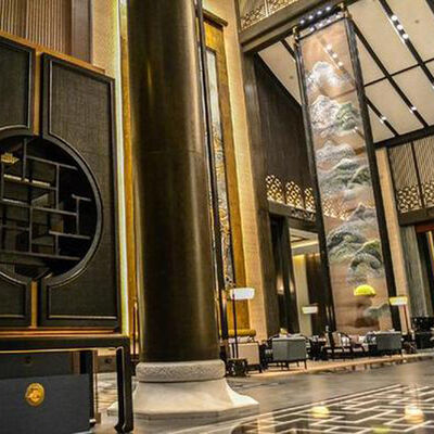 انعطاف پذیری خوب شبکه معماری فولاد ضد زنگ با قطر کابل 2.5mm X 4 و سطح مسطح برنز باستانی برای نمای ساختمان